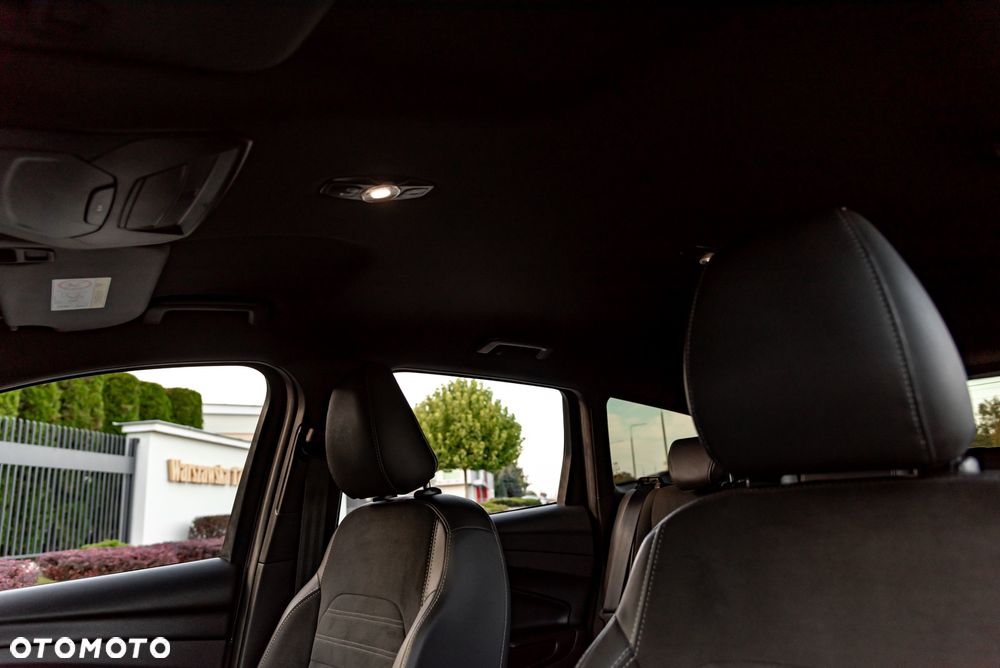 Ford Kuga 2.0 TDCi 4x4 ST-Line - 39