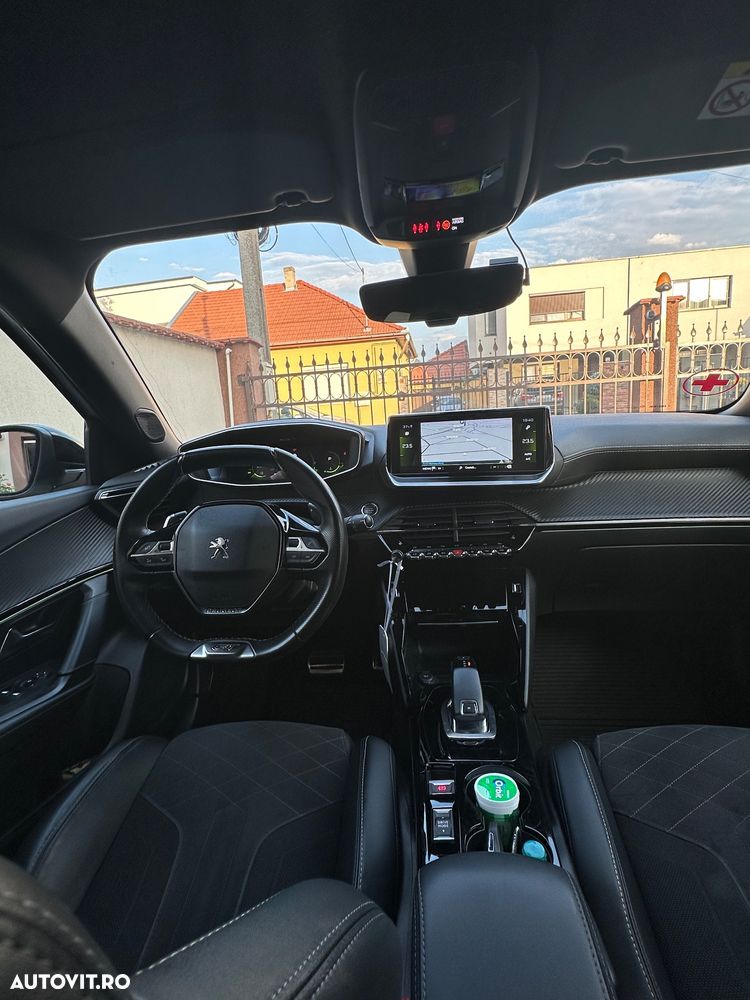 Peugeot 2008 1.2 L PureTech STT EAT8 GT Line - 11