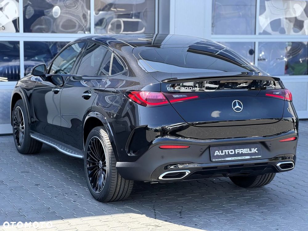 Mercedes-Benz GLC Coupe 300 de PHEV 4-Matic AMG Line - 11