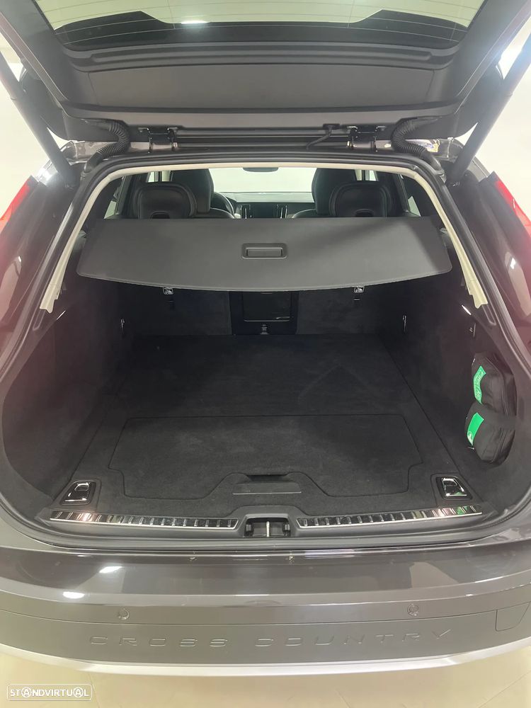 Volvo V90 Cross Country B5 B AWD Ultimate - 14