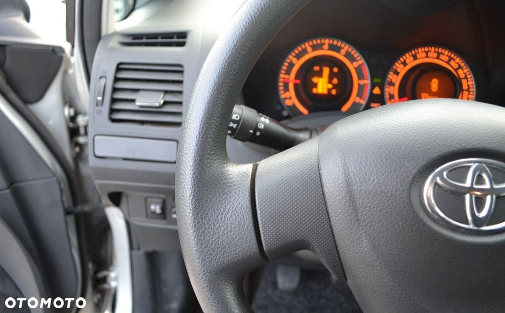 Toyota Auris 1.33 VVT-i Terra - 26