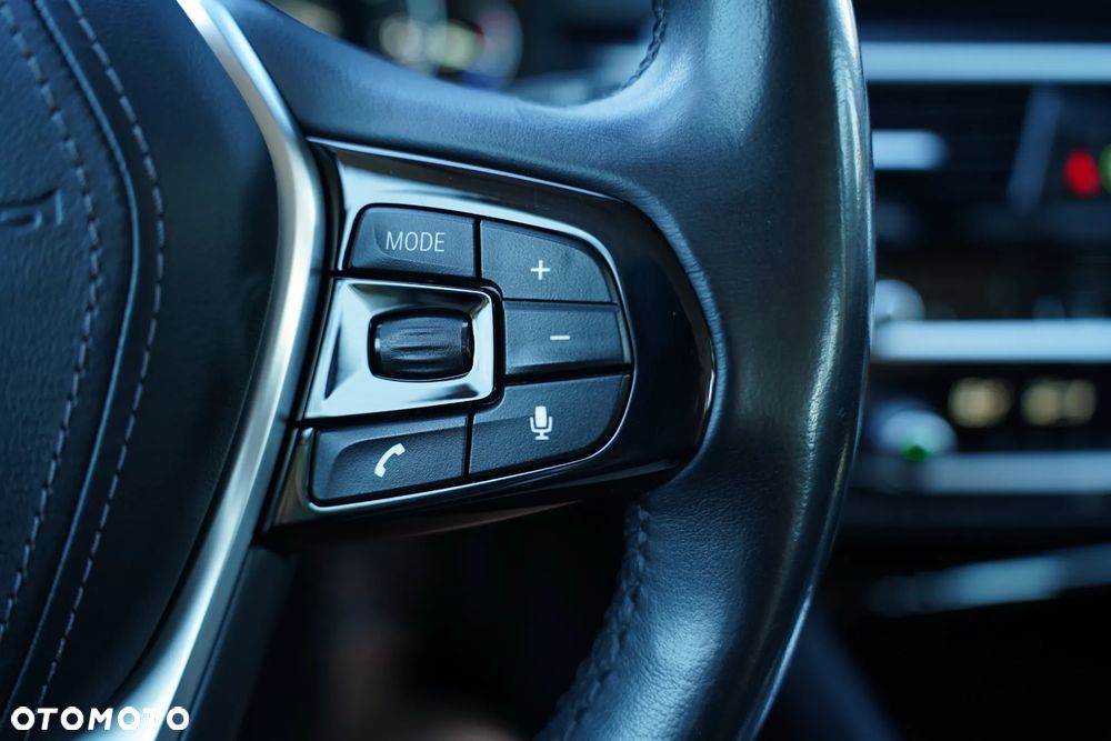 BMW Seria 5 520d Sport Line - 35
