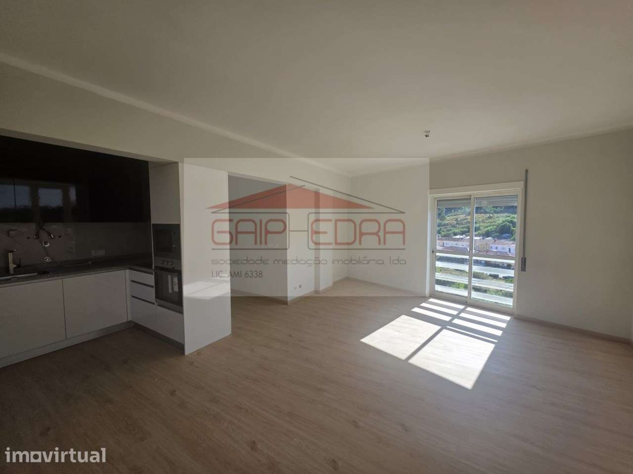 Apartamento T1 com 74 m2 totalmente restaurado Multiusos Alcobaça - Grande imagem: 2/20