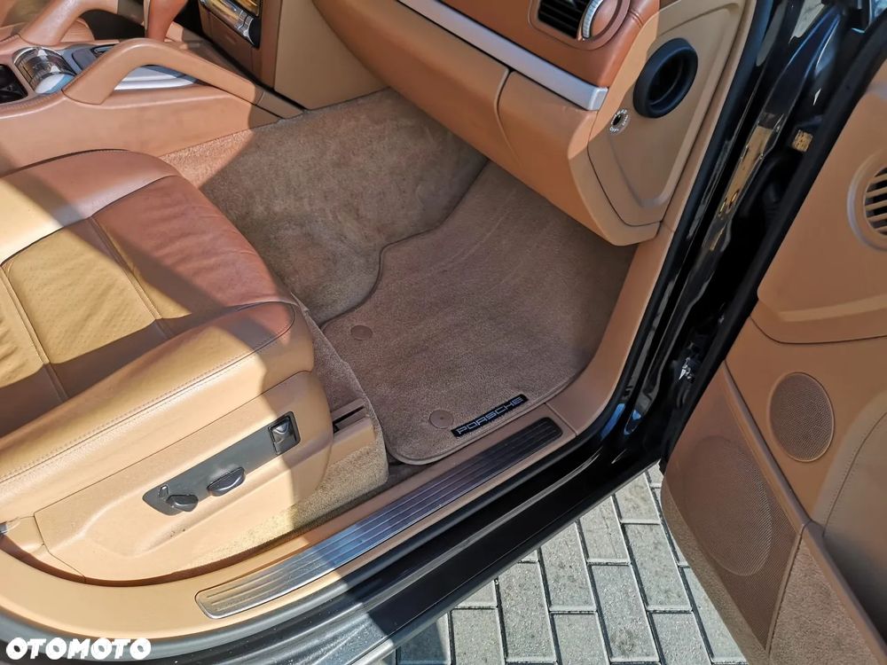 Porsche Cayenne - 33