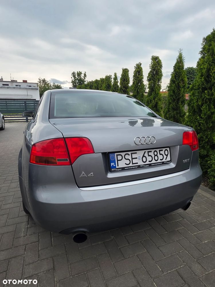 Audi A4 Limousine 1.8 - 5