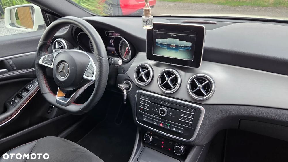 Mercedes-Benz CLA 180 7G-DCT AMG Line - 31