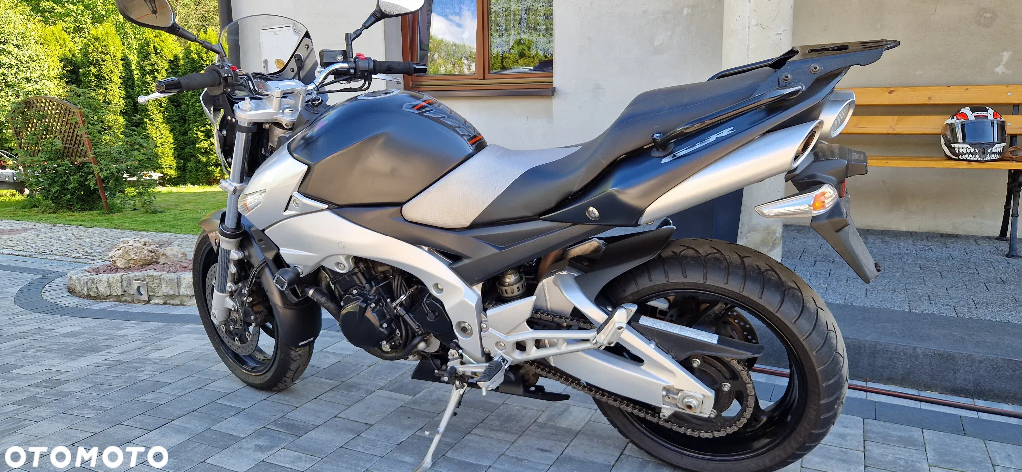 Suzuki GSR - 12