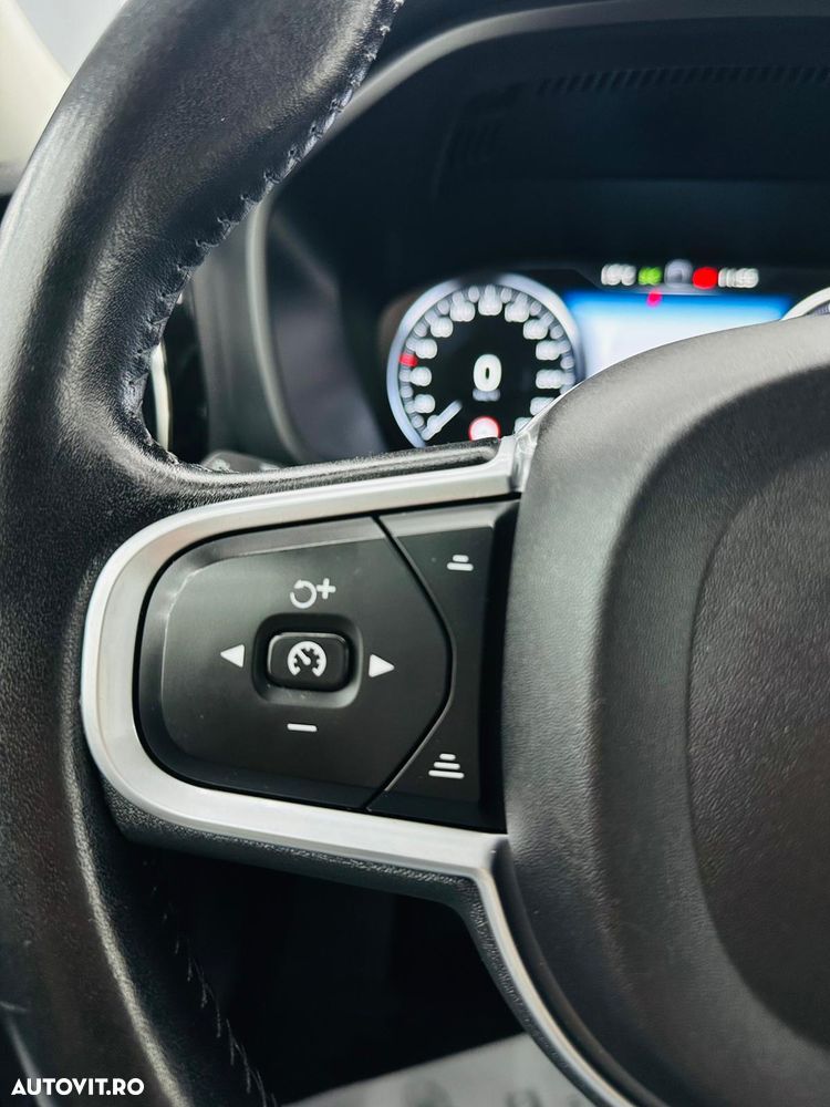 Volvo XC 60 D3 Momentum Pro - 32