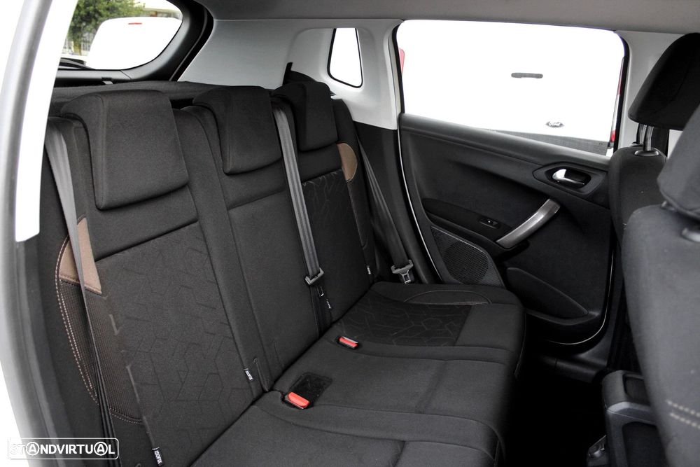 Peugeot 2008 1.6 BlueHDi Style - 22