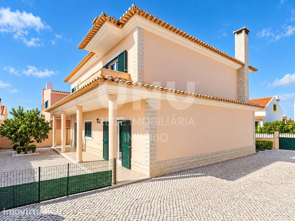 Moradia T4 com Suite, Varandas, Garagem e Churrasqueira no Montijo - Grande imagem: 2/43