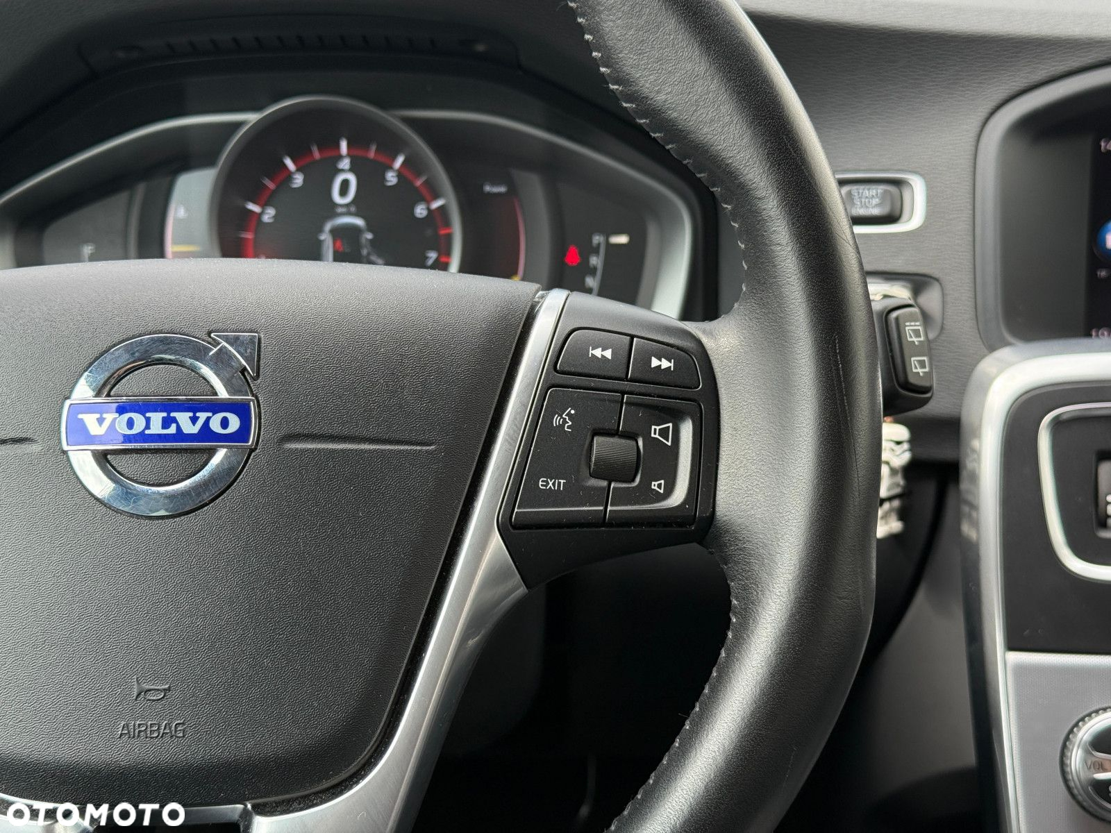 Volvo V60 Cross Country - 15