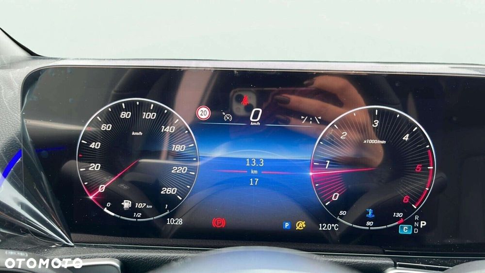 Mercedes-Benz GLB - 12