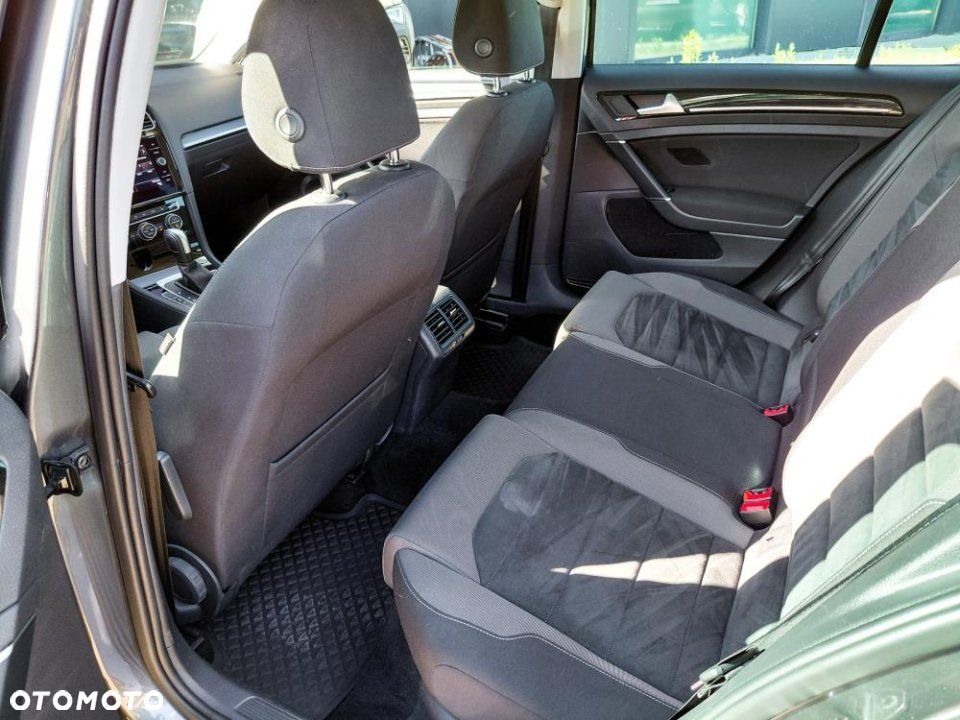 Volkswagen Golf - 10
