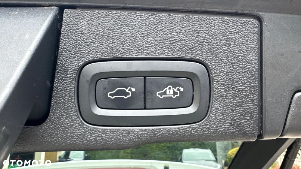 Volvo XC 60 B4 D AWD Plus Dark - 37