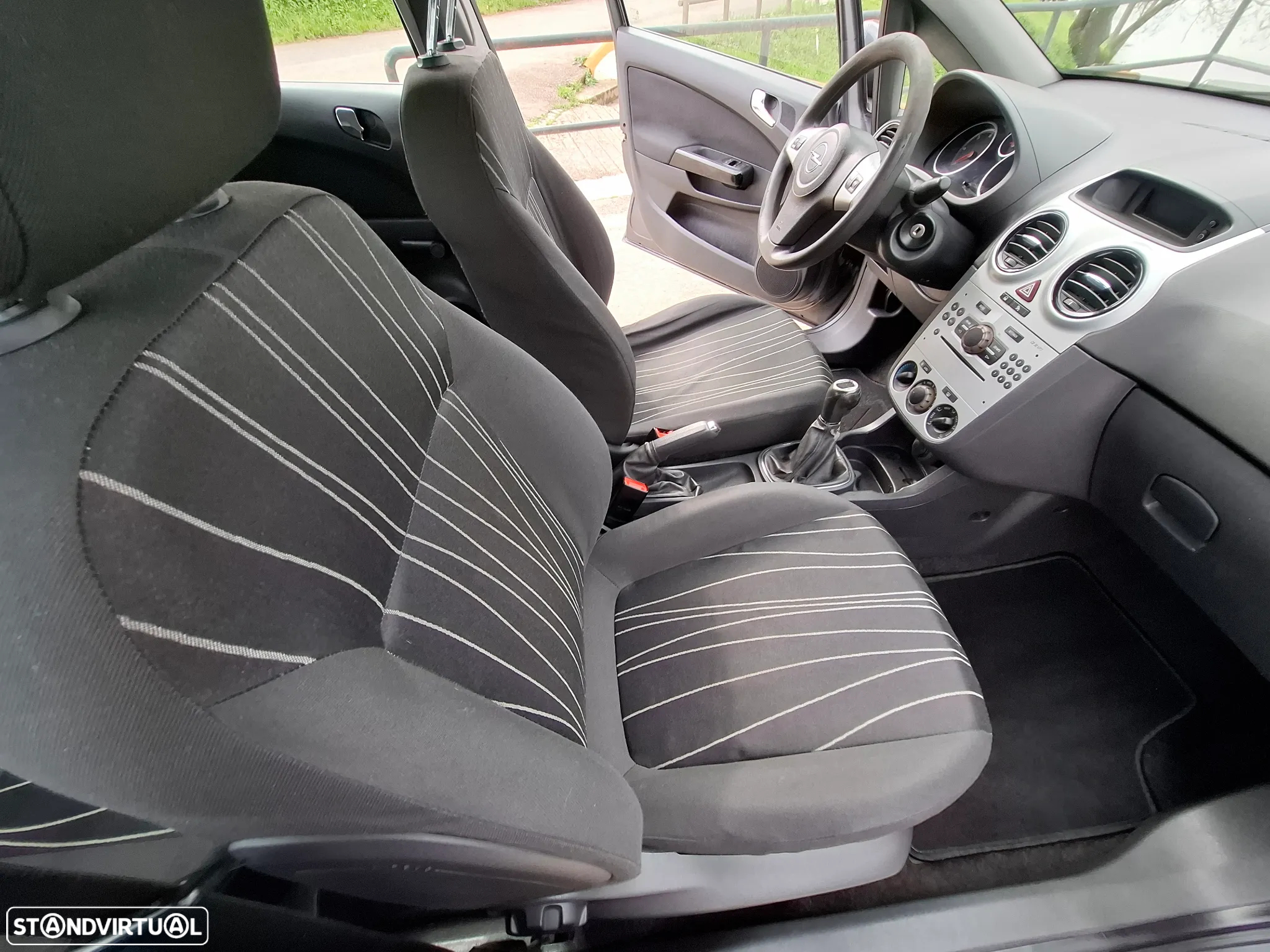 Opel Corsa 1.3 CDTi Enjoy EcoFLEX - 13