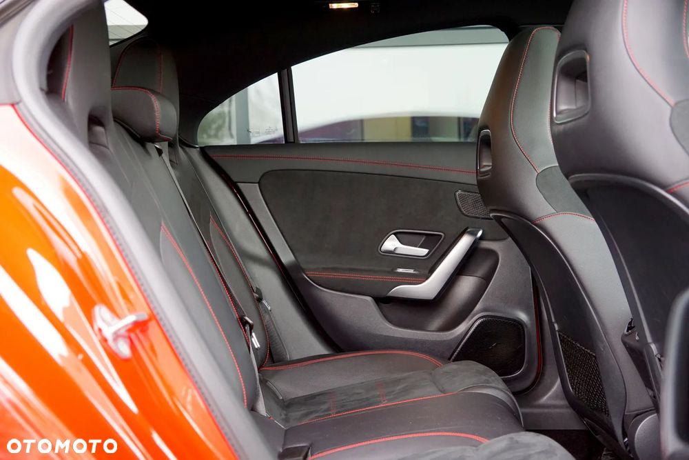 Mercedes-Benz CLA 180 7G-DCT AMG Line - 25