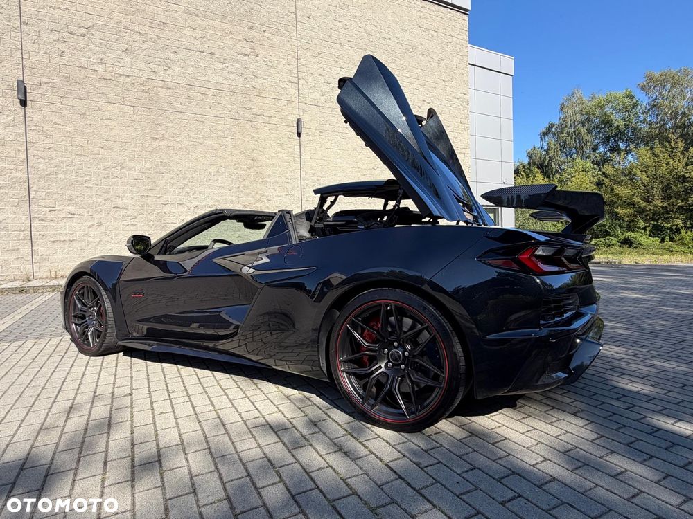 Chevrolet Corvette - 24