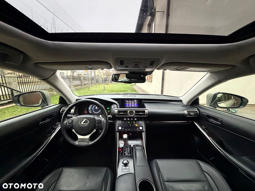 Lexus IS 300h Prestige - 6