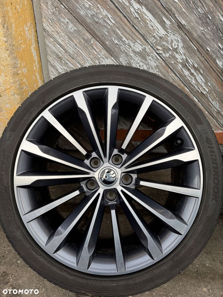 Kompletne opony Skoda Superb 3 Trinity 8x19 5x112 ET44 antracyt Hankook 235/40 R19 - 3