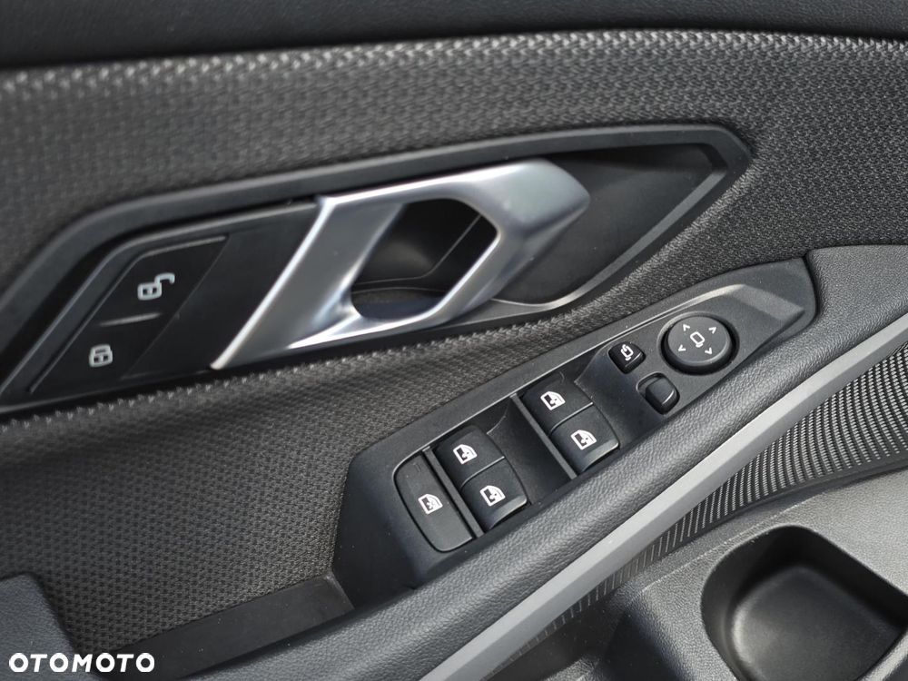 BMW Seria 3 318d - 11