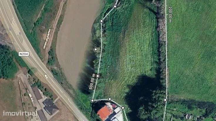Terreno de grande dimensão com capacidade edificativa e área agrícola - Grande imagem: 2/3