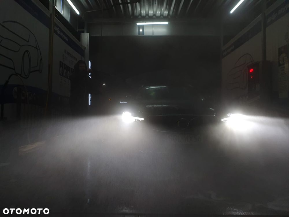 Volvo V90 D4 Momentum - 25