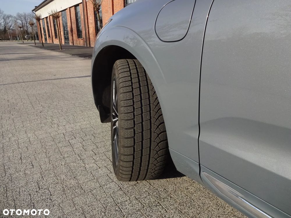 Volvo XC 60 T8 Plug-In Hybrid AWD Ultra Dark - 10