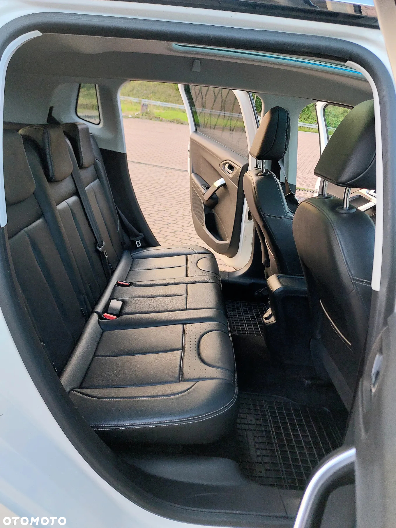 Peugeot 2008 e-HDi FAP 115 STOP & START Allure - 10