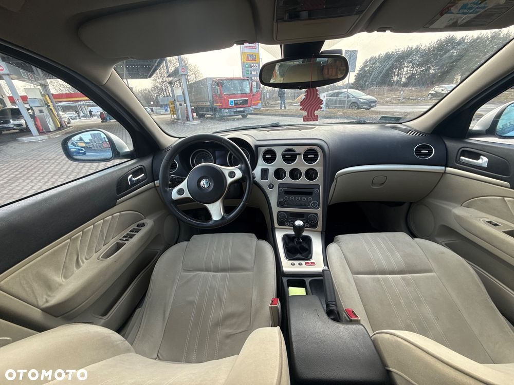 Alfa Romeo 159 1.9 JTDM 8V DPF Distinctive - 24