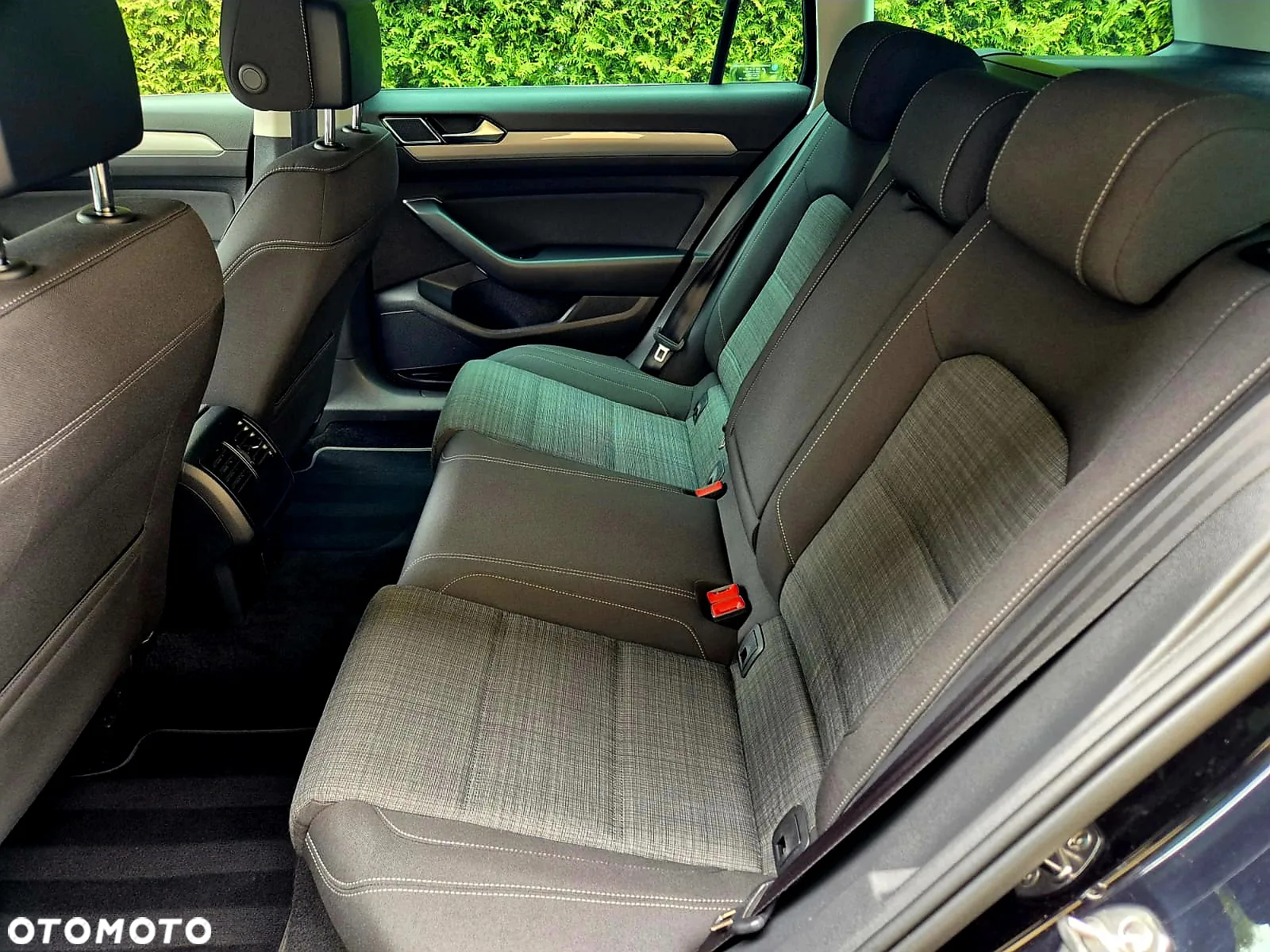 Volkswagen Passat 2.0 TSI Business DSG - 31