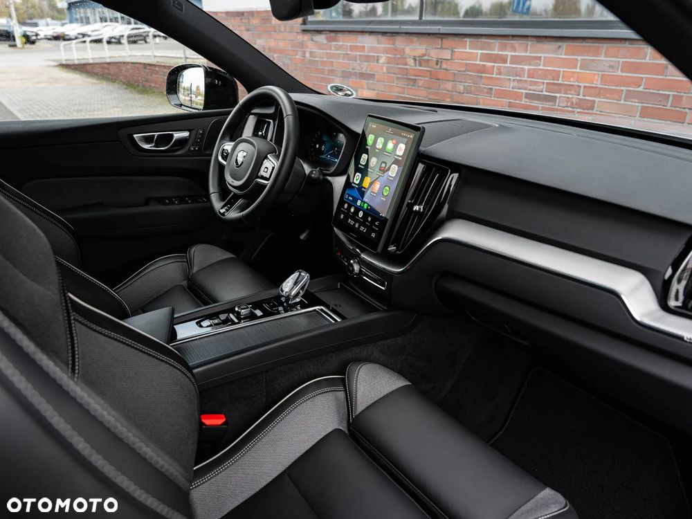Volvo XC 60 B5 B AWD Plus Dark - 24