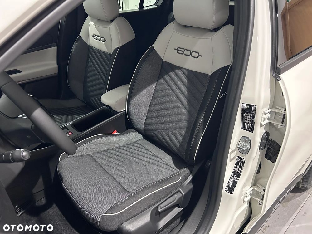 Fiat 600 1.2 Turbo eDCT - 19