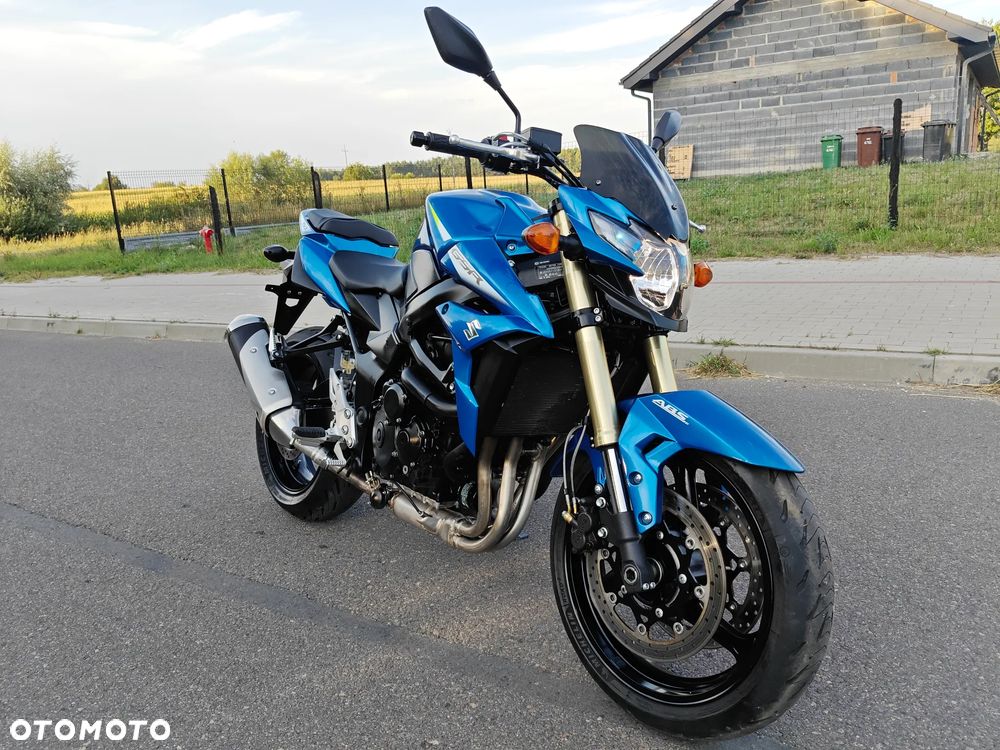 Suzuki GSR - 15