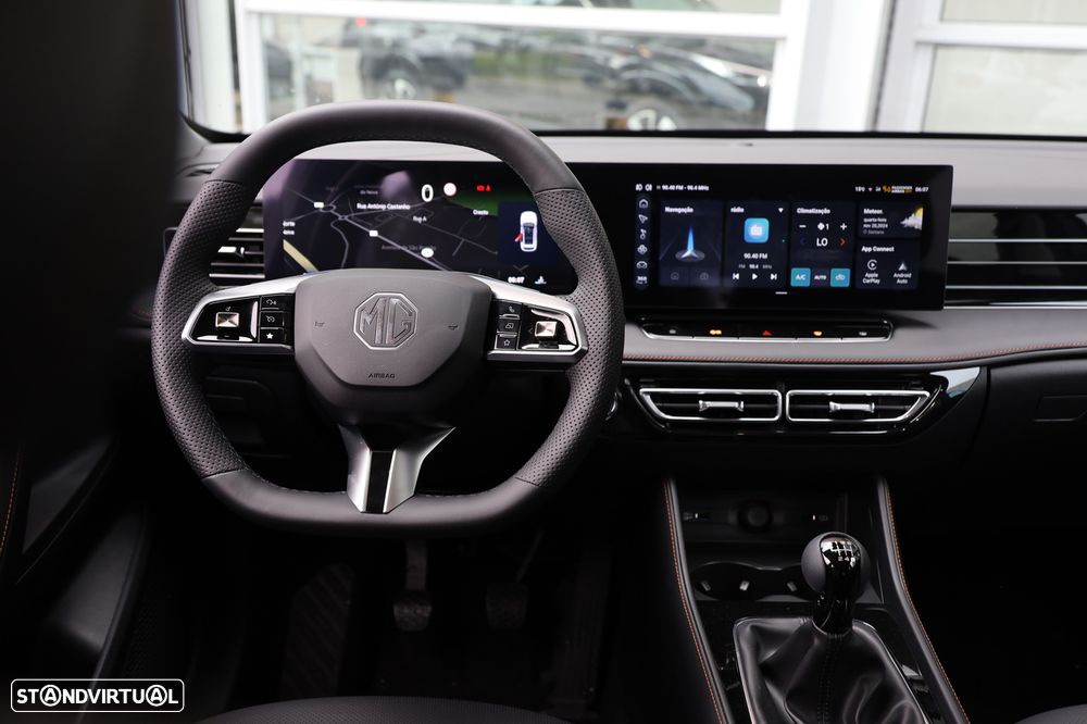 MG HS 1.5 T Luxury AT - 22