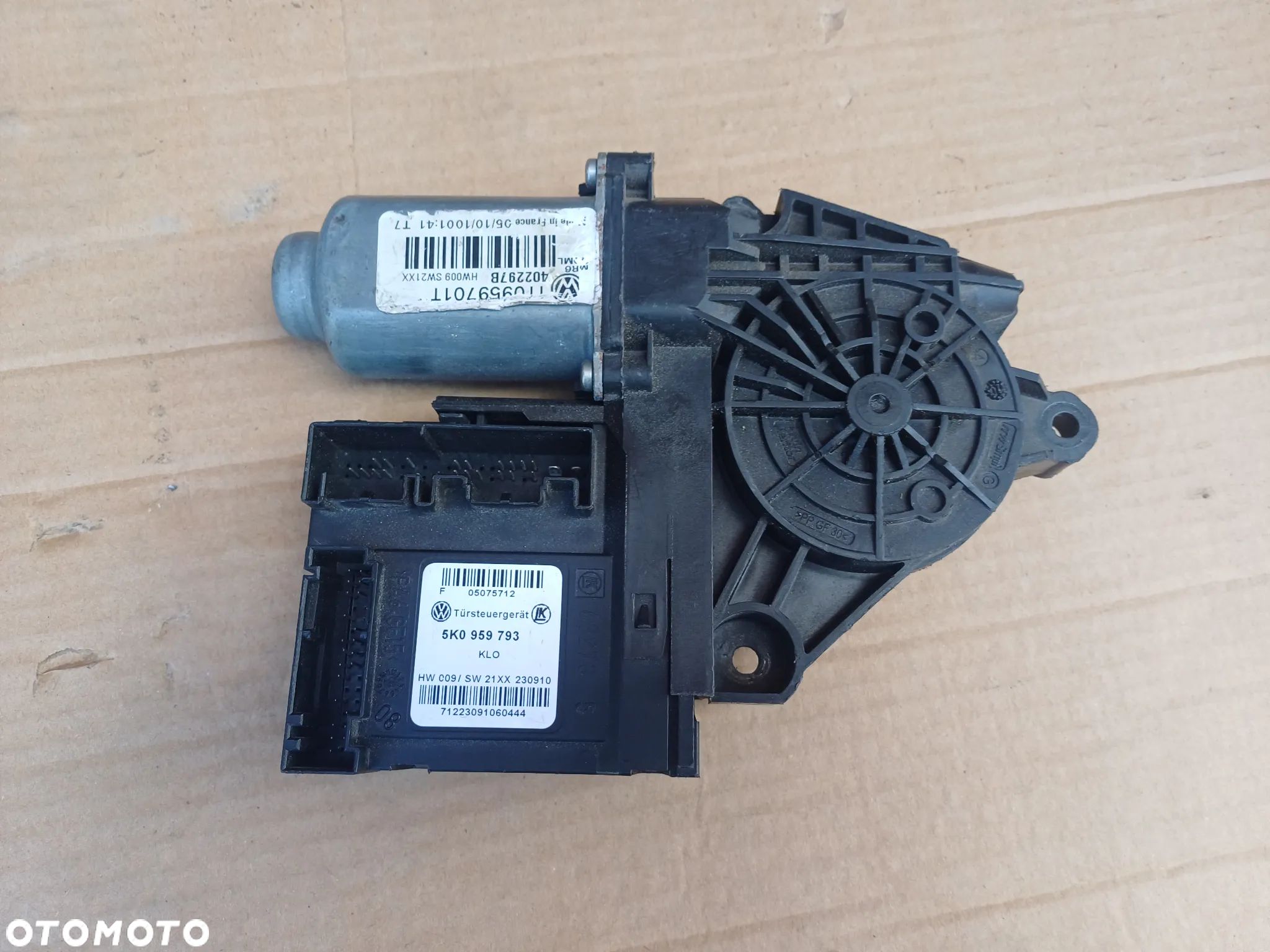 Tiguan silniczek podnoszenia szyby lewy przód 5K0959793 1T0959701T - 1