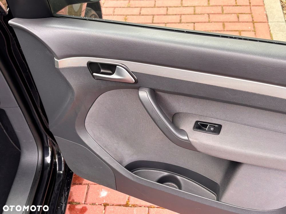 Volkswagen Touran 2.0 TDI DPF BlueMotion Technology Highline - 14