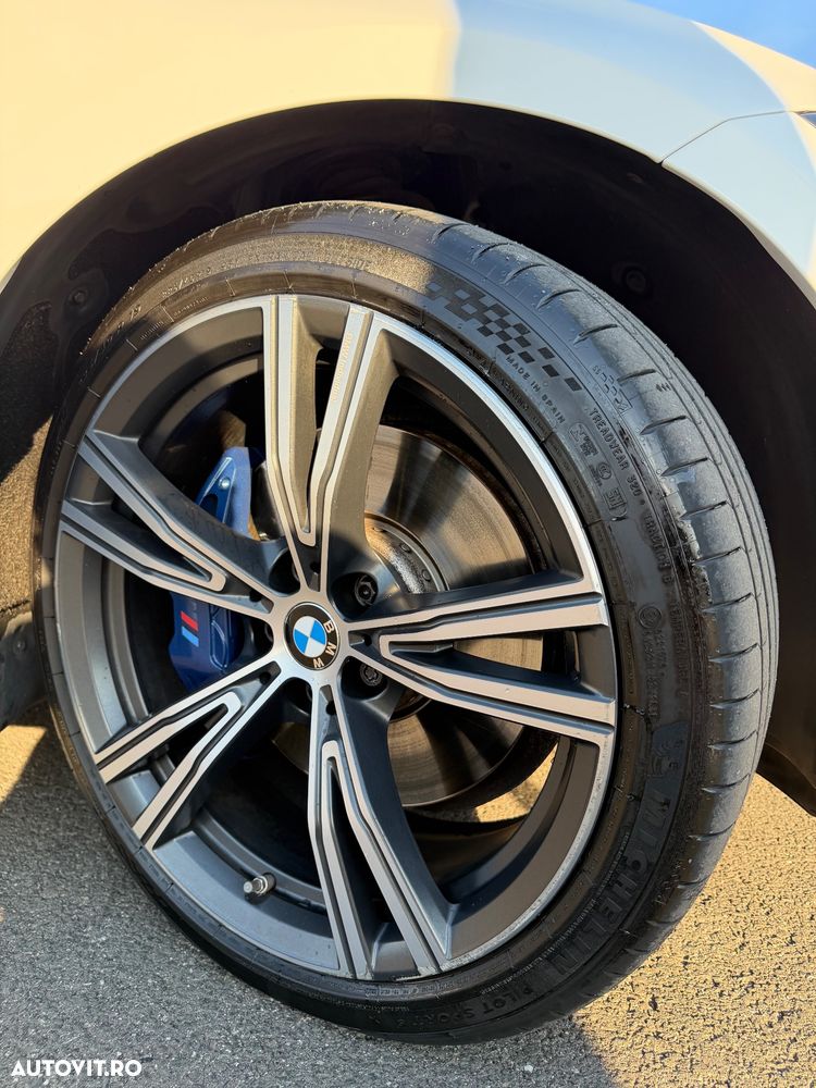 BMW Seria 3 330i AT M Sport - 13
