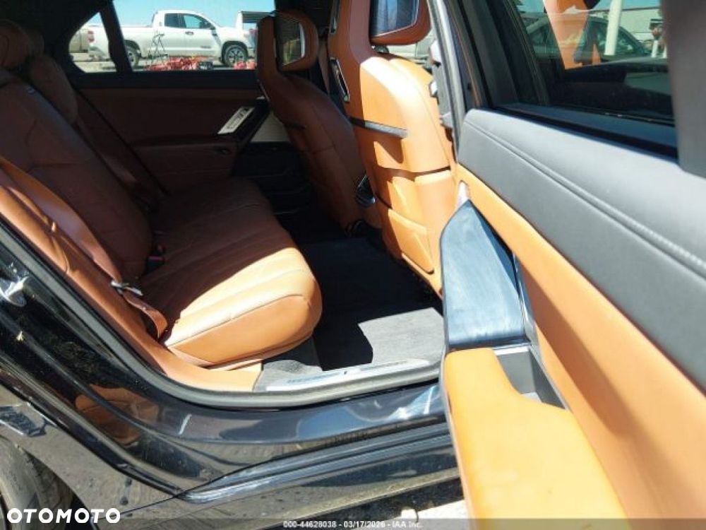 BMW i7 - 10