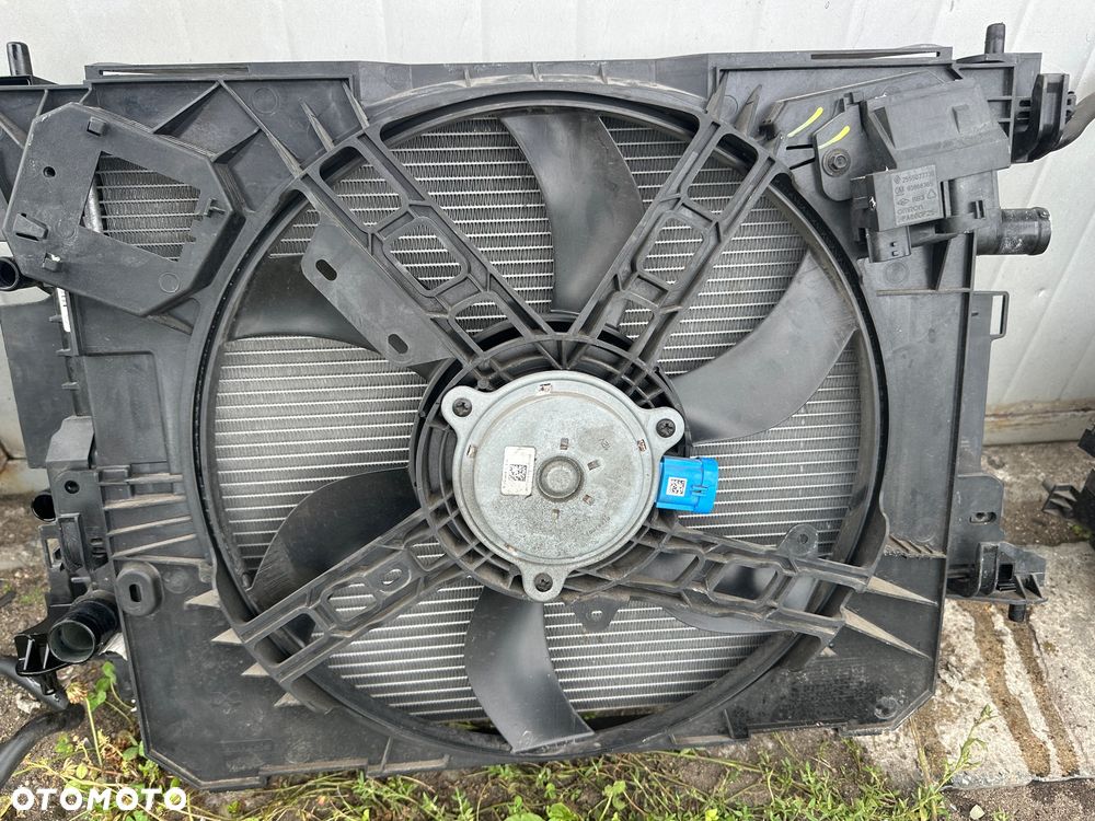 Smart 453 FORFOUR  maska grill atrapa błotnik wentylator  chłodnice  łapacz  lakier ECN czarny - 31