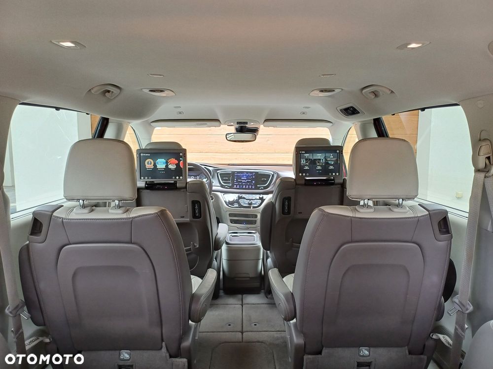 Chrysler Pacifica - 13