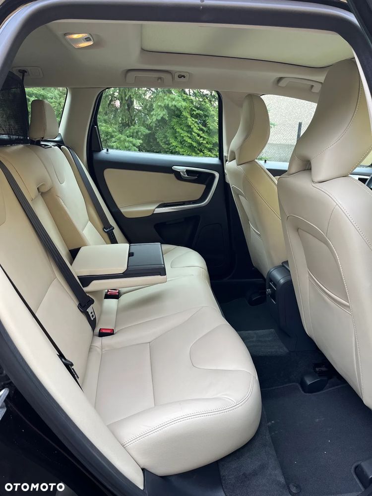 Volvo XC 60 D4 AWD Summum - 25