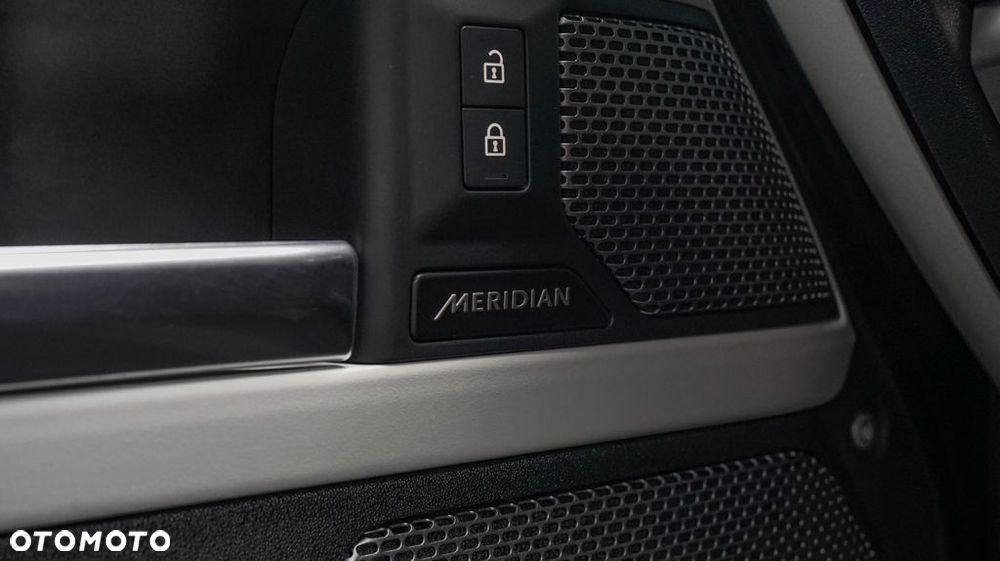 Land Rover Defender - 14