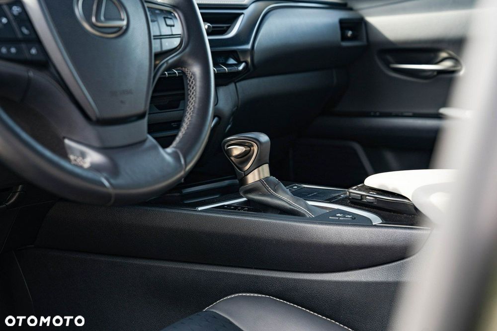 Lexus UX 250h GPF F Impression 2WD - 27