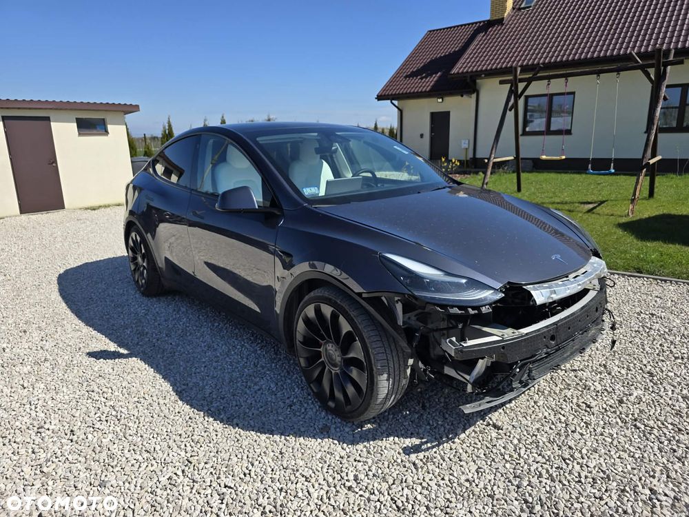 Tesla Model Y Long Range AWD - 2