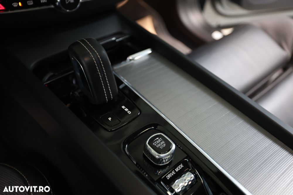 Volvo XC 60 T6 AWD Recharge Geartronic RDesign - 32