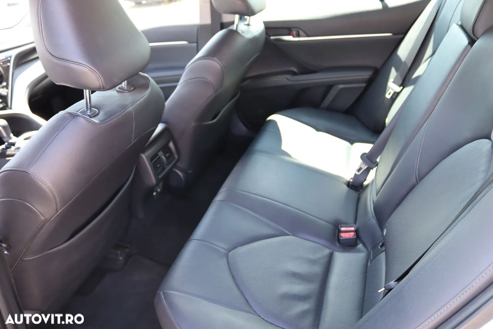 Toyota Camry - 10