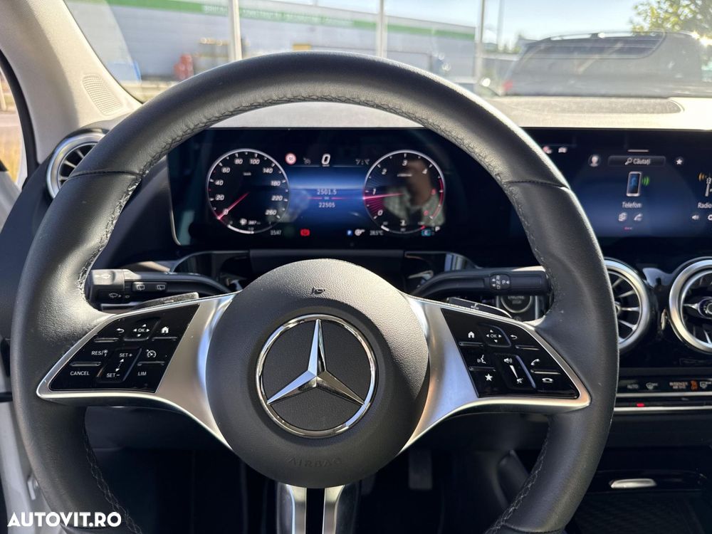 Mercedes-Benz GLA 180 d - 12