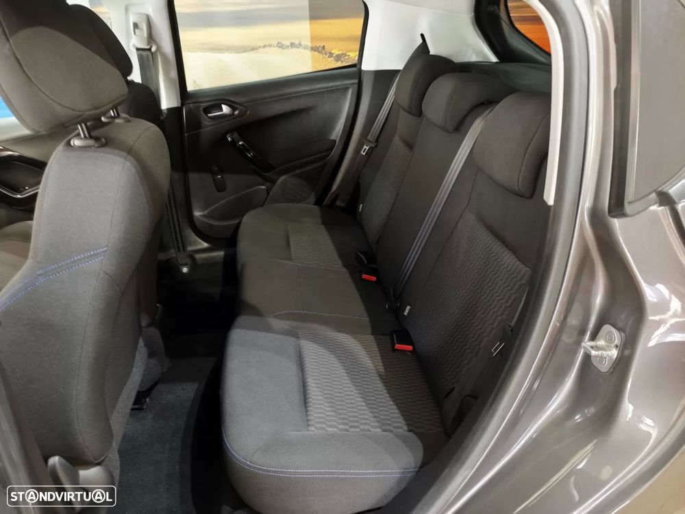 Peugeot 208 1.2 PureTech Style - 18