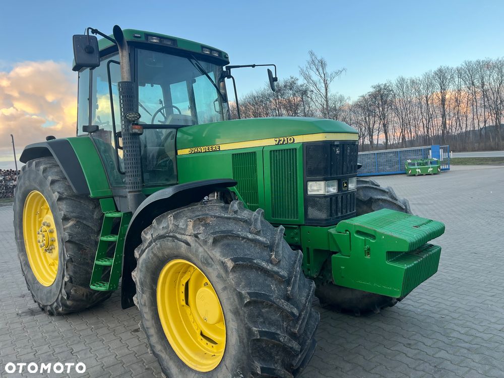 John Deere 7710