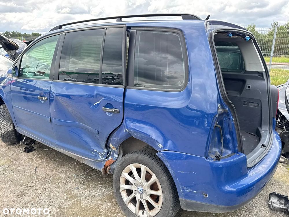Volkswagen Touran  1.6TDI 2011r kod silnika CAYC Kod lakieru LR5T  Kod skrzyni NKA - 12